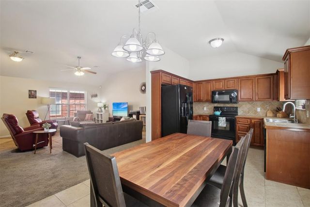 3616 Green Apple Place, Moore, OK 73160