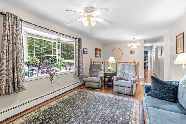 45 Brook St, Easthampton, MA 01027