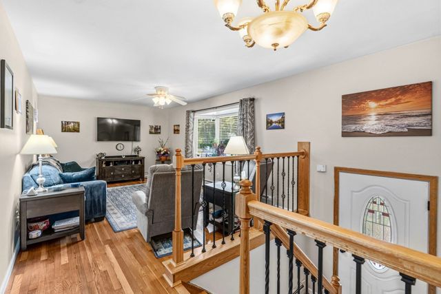 45 Brook St, Easthampton, MA 01027
