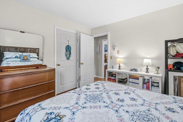 45 Brook St, Easthampton, MA 01027