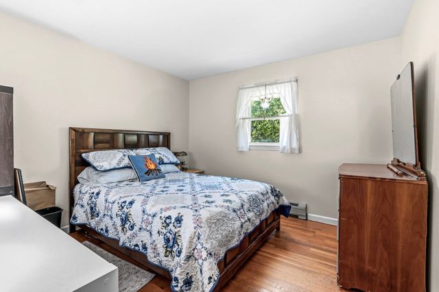 45 Brook St, Easthampton, MA 01027