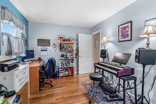 45 Brook St, Easthampton, MA 01027