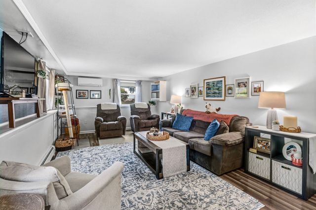 45 Brook St, Easthampton, MA 01027