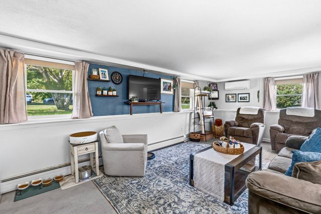 45 Brook St, Easthampton, MA 01027
