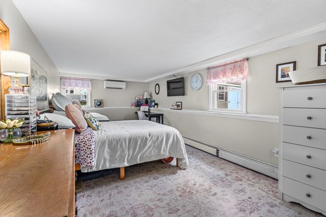 45 Brook St, Easthampton, MA 01027