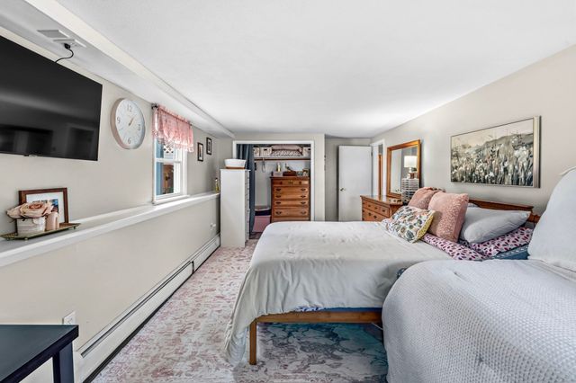 45 Brook St, Easthampton, MA 01027