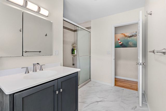 45 Brook St, Easthampton, MA 01027