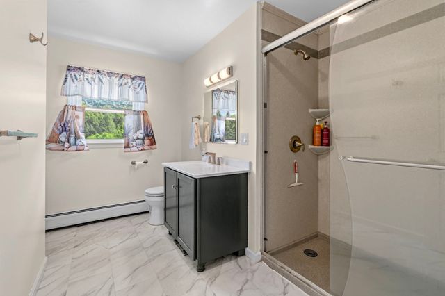 45 Brook St, Easthampton, MA 01027