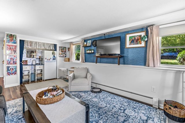 45 Brook St, Easthampton, MA 01027