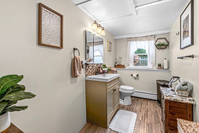 45 Brook St, Easthampton, MA 01027