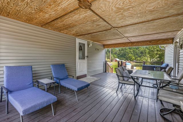 45 Brook St, Easthampton, MA 01027