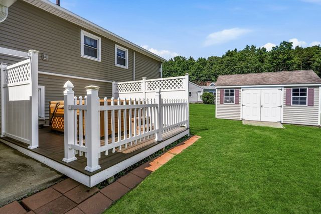 45 Brook St, Easthampton, MA 01027