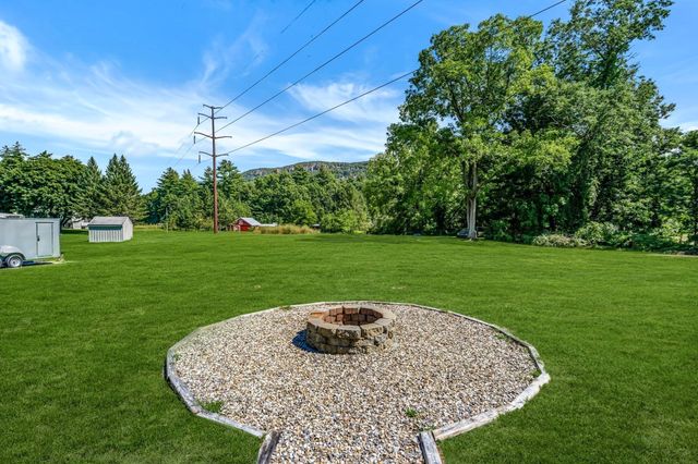 45 Brook St, Easthampton, MA 01027