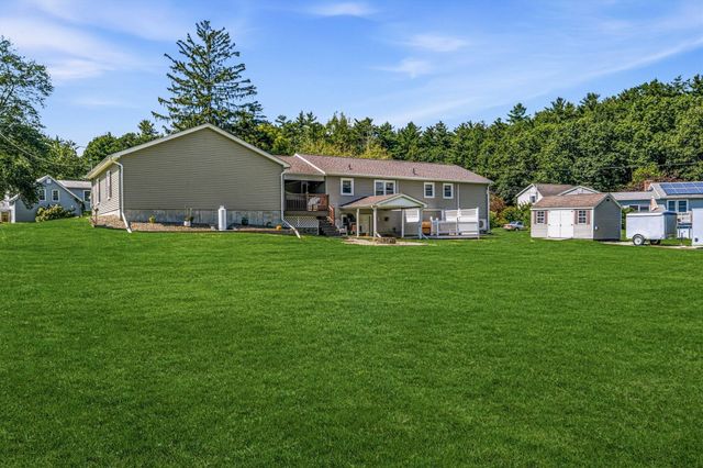 45 Brook St, Easthampton, MA 01027
