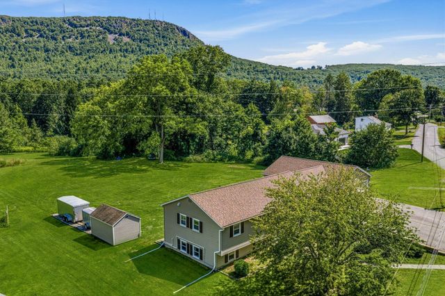 45 Brook St, Easthampton, MA 01027