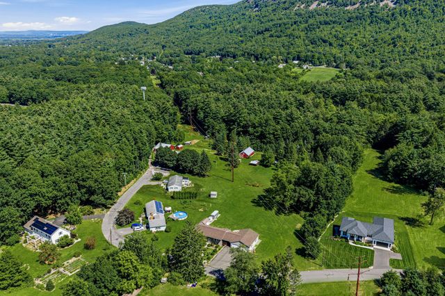 45 Brook St, Easthampton, MA 01027