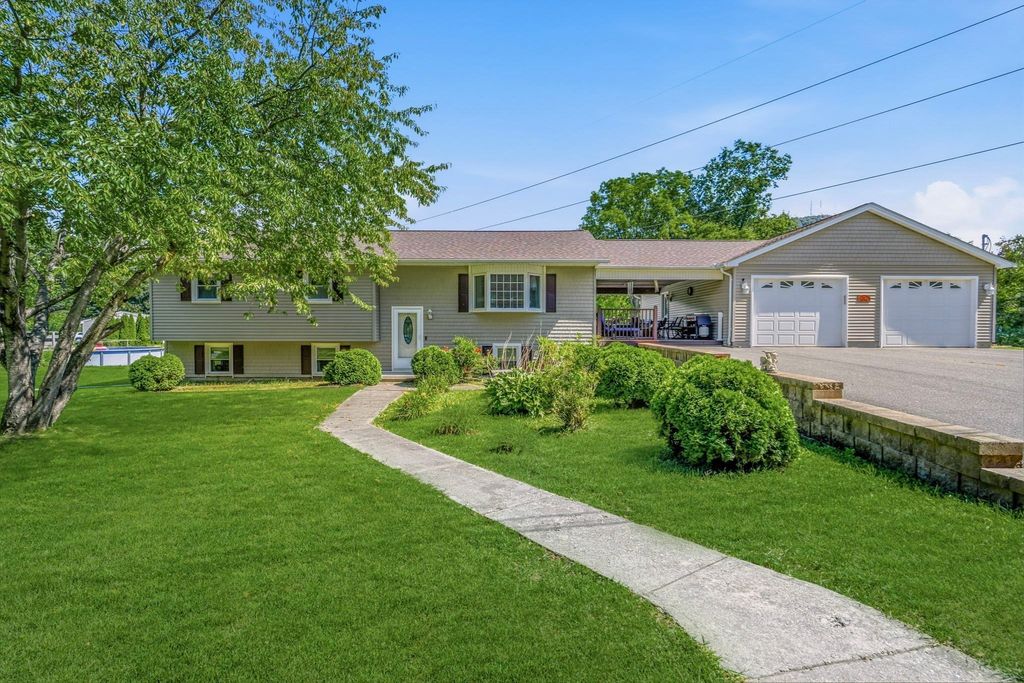 45 Brook St, Easthampton, MA 01027