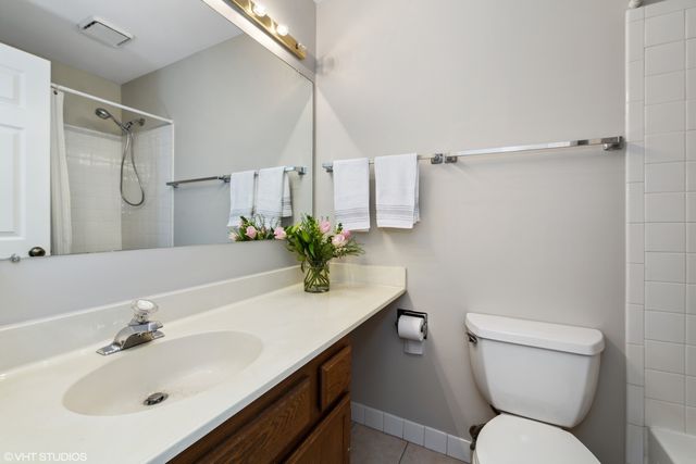 184 Brook Lane 350, Vernon Hills, IL 60061