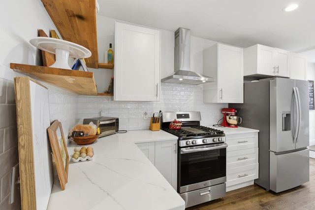 2073 Hawkinson Road, Oregon, WI 53575