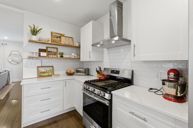 2073 Hawkinson Road, Oregon, WI 53575