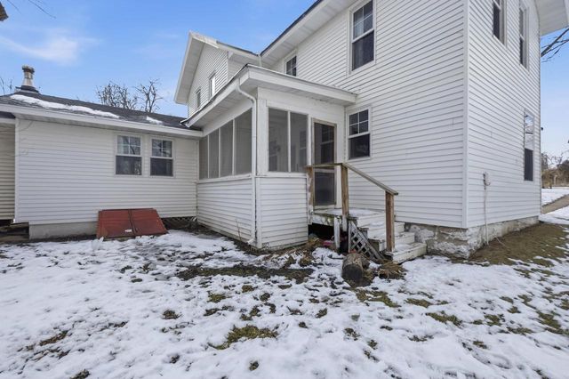 2073 Hawkinson Road, Oregon, WI 53575