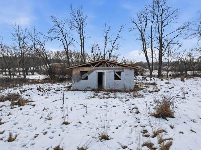 2073 Hawkinson Road, Oregon, WI 53575