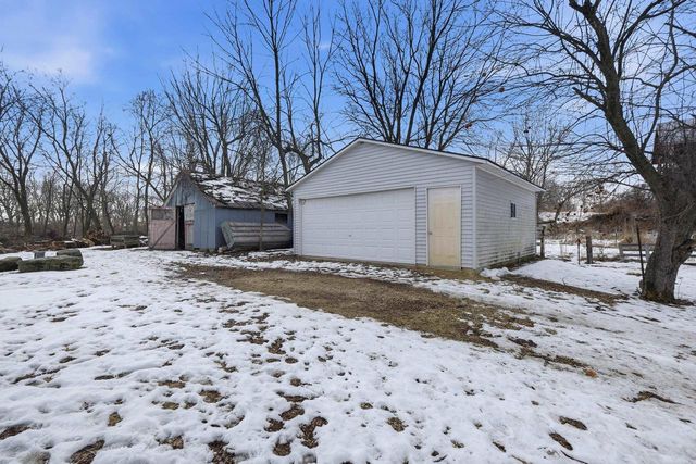 2073 Hawkinson Road, Oregon, WI 53575