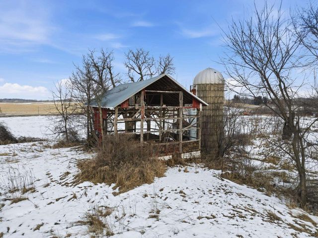 2073 Hawkinson Road, Oregon, WI 53575