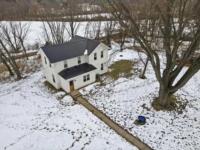 2073 Hawkinson Road, Oregon, WI 53575