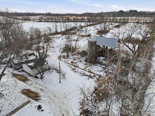 2073 Hawkinson Road, Oregon, WI 53575