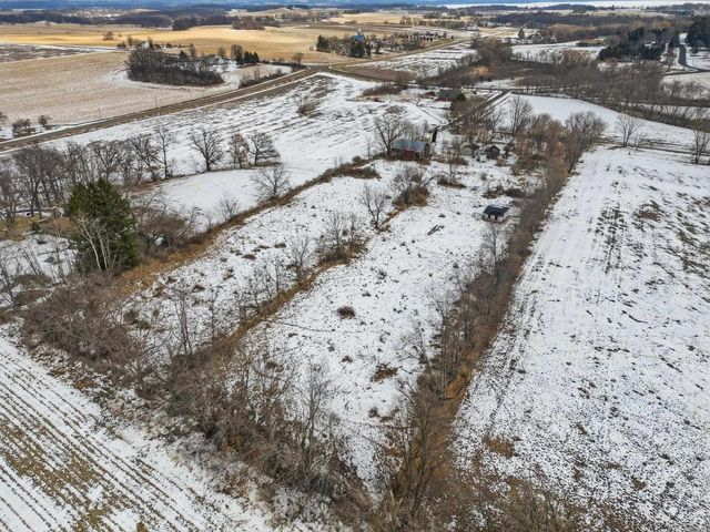 2073 Hawkinson Road, Oregon, WI 53575