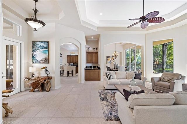 9094 Sahalee CT, Naples, FL 34113