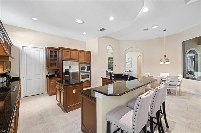 9094 Sahalee CT, Naples, FL 34113