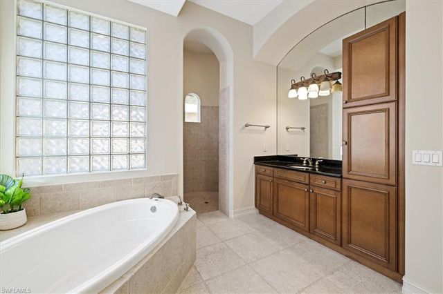 9094 Sahalee CT, Naples, FL 34113