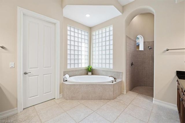 9094 Sahalee CT, Naples, FL 34113