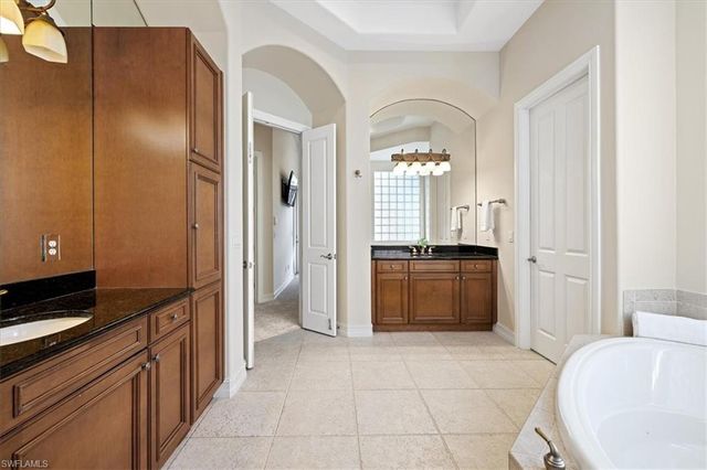 9094 Sahalee CT, Naples, FL 34113