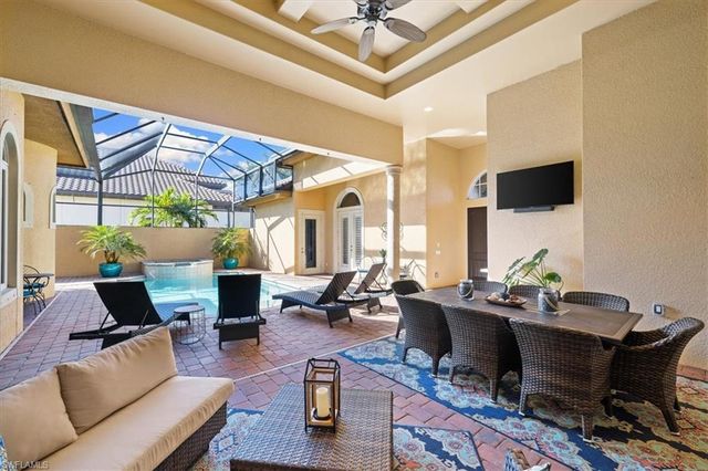 9094 Sahalee CT, Naples, FL 34113