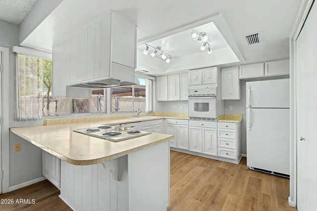 1611 E NEWPORT Drive, Tempe, AZ 85282