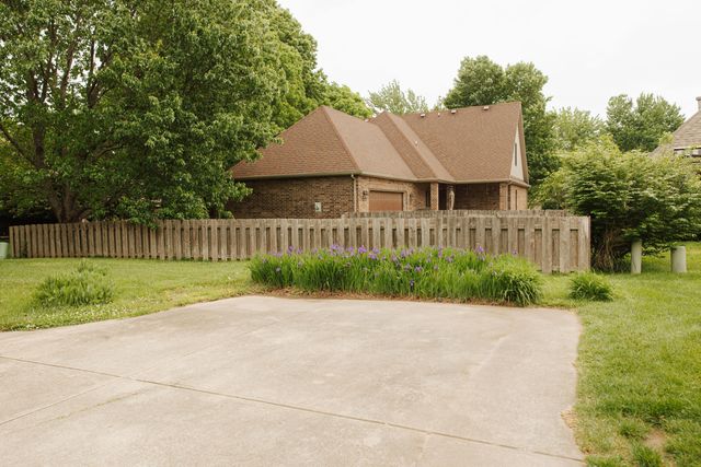 3636 S Britain Avenue, Springfield, MO 65807