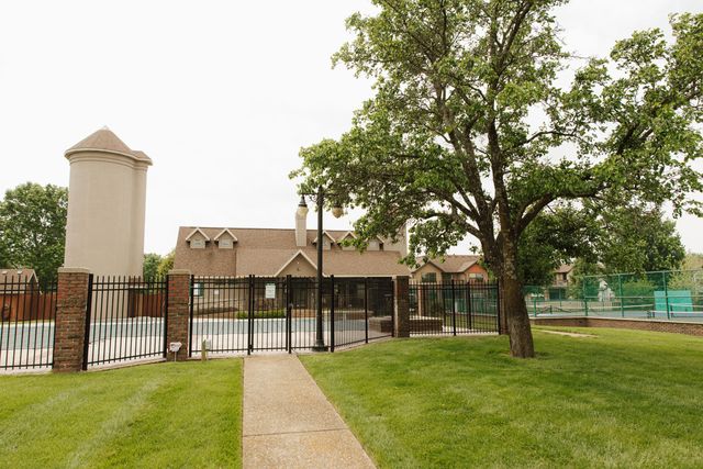 3636 S Britain Avenue, Springfield, MO 65807