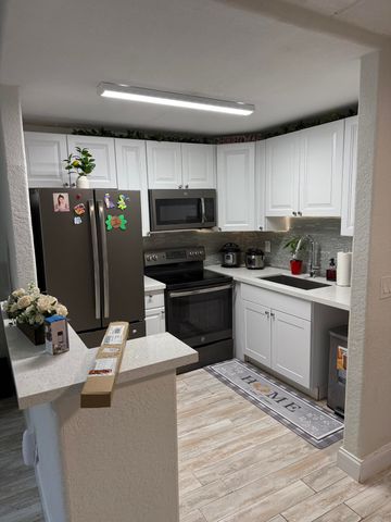 2000 Springdale Boulevard 108, Palm Springs, FL 33461