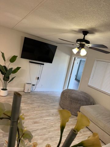 2000 Springdale Boulevard 108, Palm Springs, FL 33461