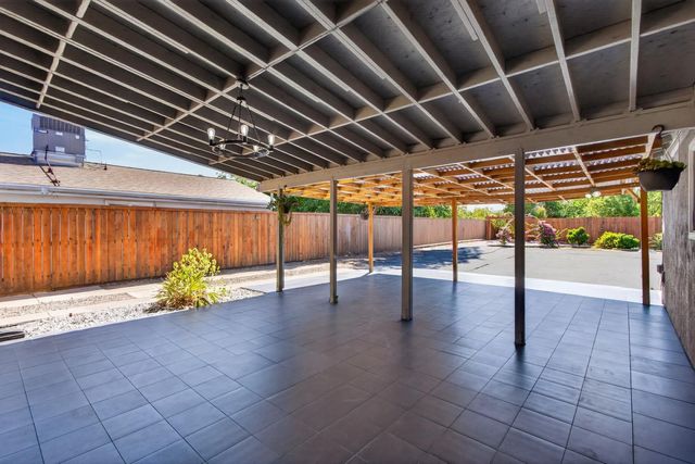 7674 Millroy Way, Sacramento, CA 95823