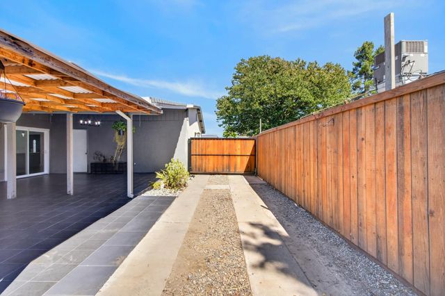 7674 Millroy Way, Sacramento, CA 95823
