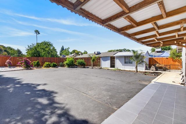 7674 Millroy Way, Sacramento, CA 95823