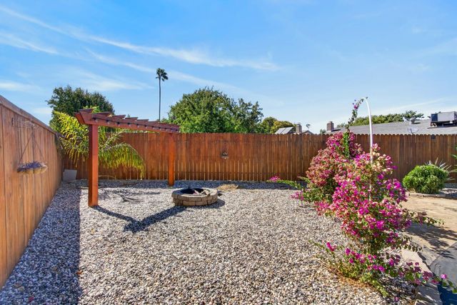 7674 Millroy Way, Sacramento, CA 95823