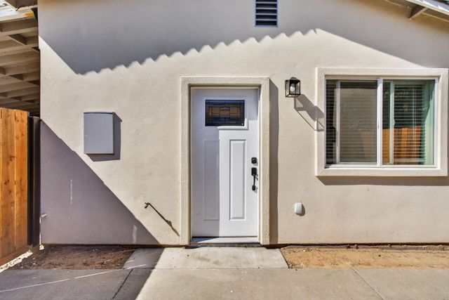 7674 Millroy Way, Sacramento, CA 95823