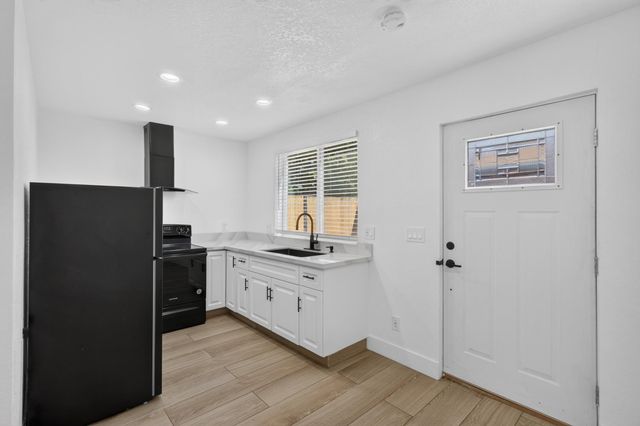 7674 Millroy Way, Sacramento, CA 95823