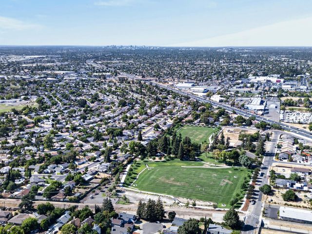 7674 Millroy Way, Sacramento, CA 95823