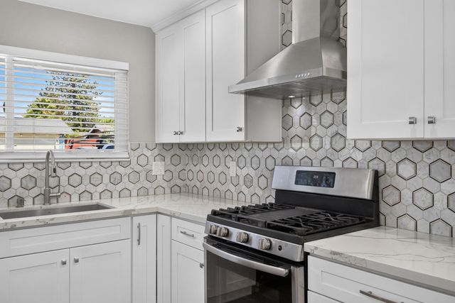 7674 Millroy Way, Sacramento, CA 95823